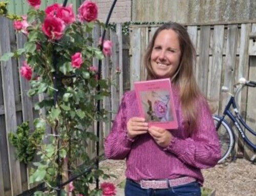 Nicole van den Akker presenteert haar boek